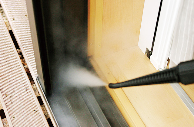 速攻キレイ 窓のサッシ 網戸掃除に役立つ意外なアイテムとは お部屋のお掃除 おそうじ本舗が教える自宅の掃除術