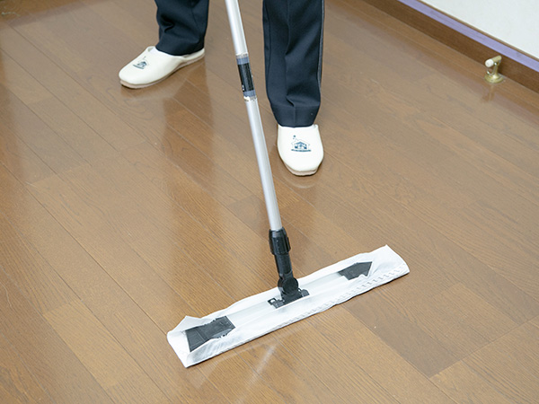 床 フローリングをお掃除するための3つのポイントと花粉対策 お部屋のお掃除 おそうじ本舗が教える自宅の掃除術